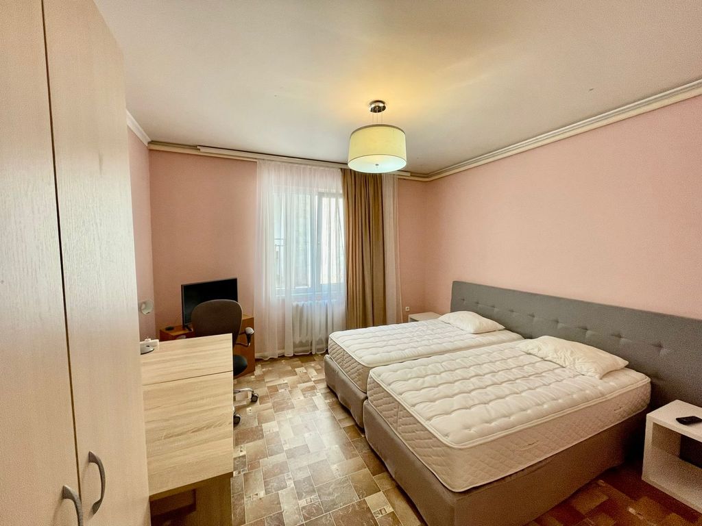 Семейный номер для большой компании