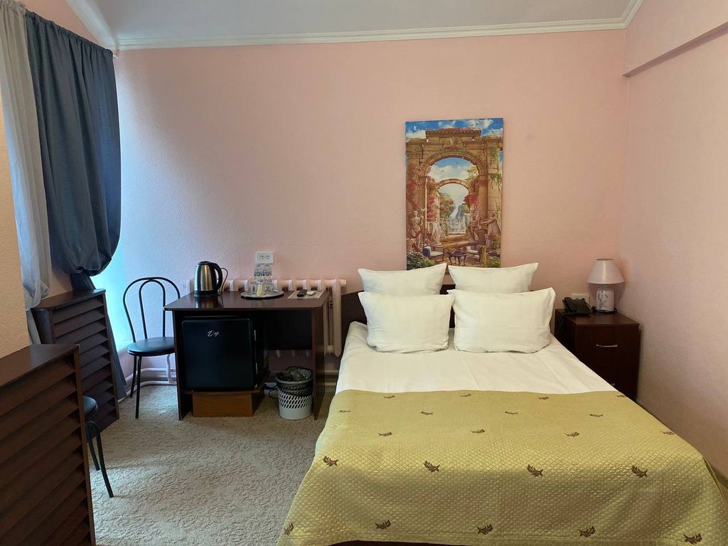 Двухместный номер с 1 кроватью индивидуальный санузел вне номера