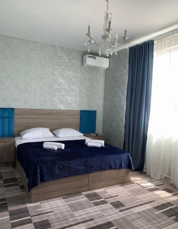 Трёхместный номер с двуспальной и односпальной кроватями