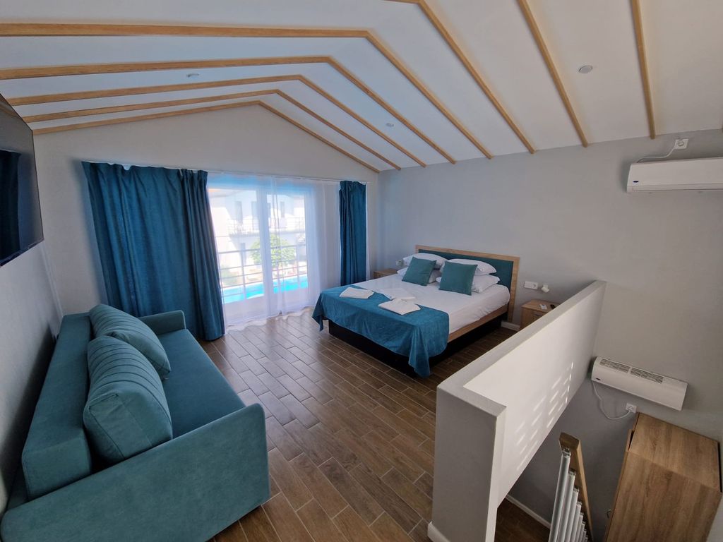 Дом двухэтажное семейное бунгало 4+2