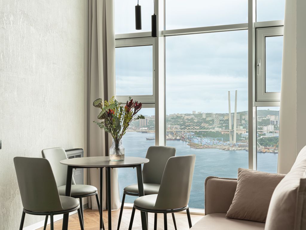 Апартаменты Двухкомнатный пентхаус с видом на бухту и мосты