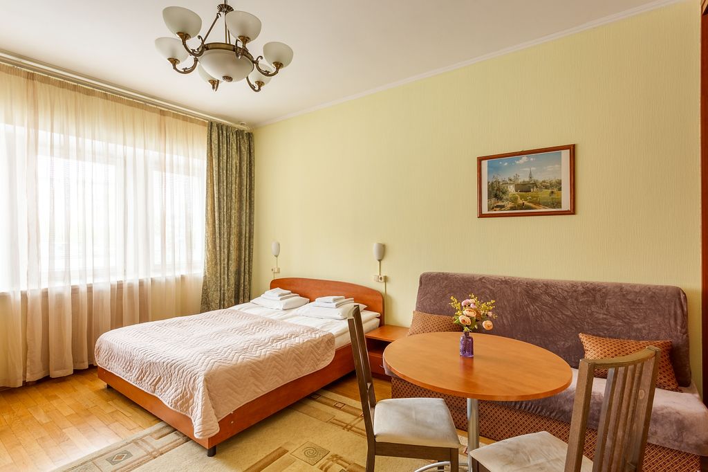 Двухместный номер с 1 кроватью и общим санузлом