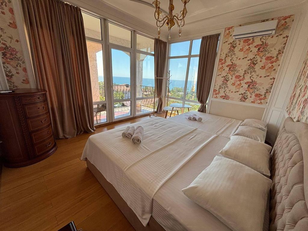 Четырёхместный номер комфорт с балконом