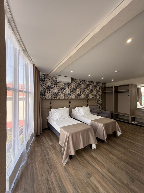 Четырёхместный номер Люкс с панорамными окнами