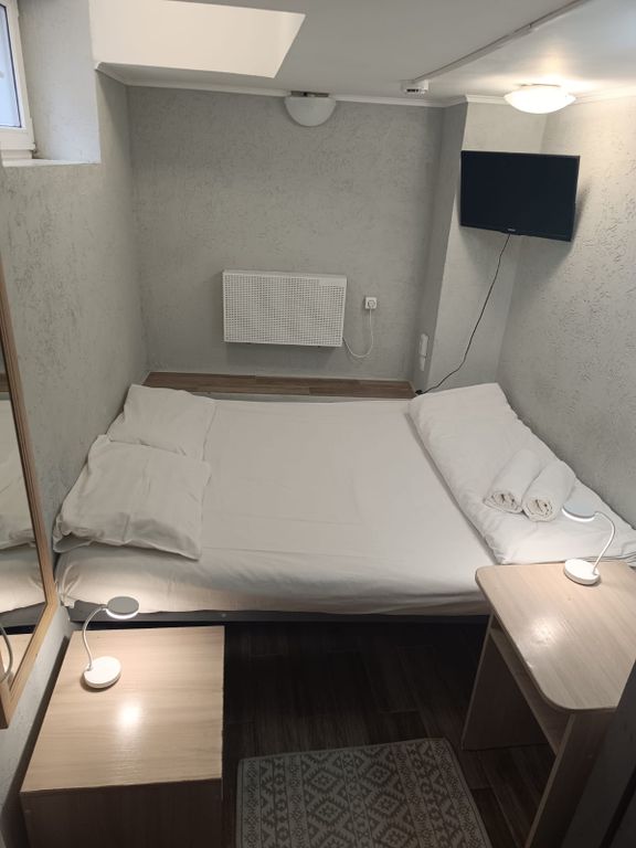 Двухместный номер с 1 кроватью небольшой с телевизором