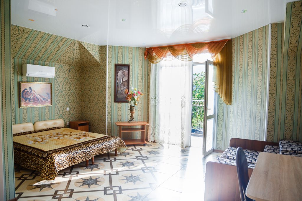 Четырёхместный номер с балконом