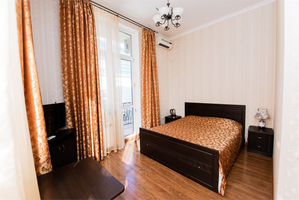 Двухместный номер с 1 кроватью с балконом корпус Кавказ