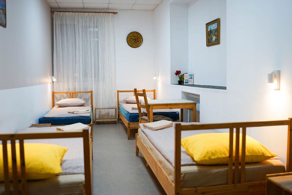 Многоместный женский номер эконом (душ/туалет общий)