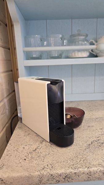 Капсульная кофемана к вашим услугам. Всегда есть в наличии несколько капсул, но если вы особый кофеман, то можете привезти с собой капсулы для неспрессо.