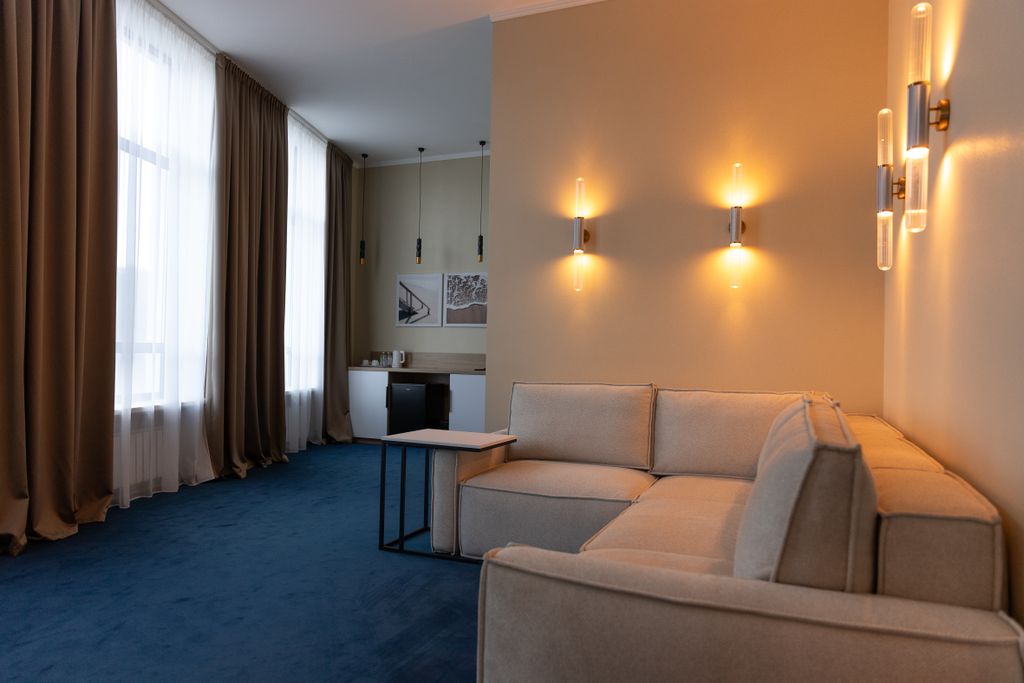 Четырёхместный номер Люкс премиум с видом на Волгу