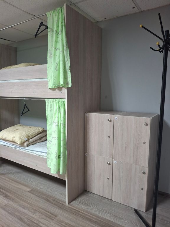 Многоместный мужской номер эконом (душ/туалет общий)