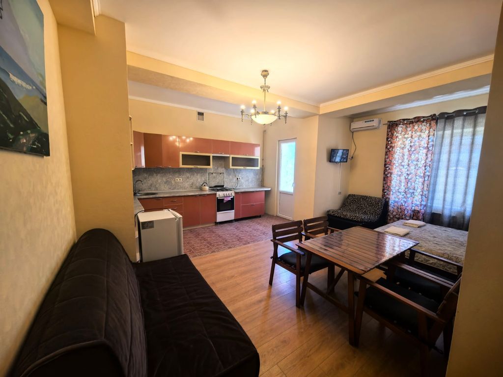 Апартаменты с отдельным входом и балконом