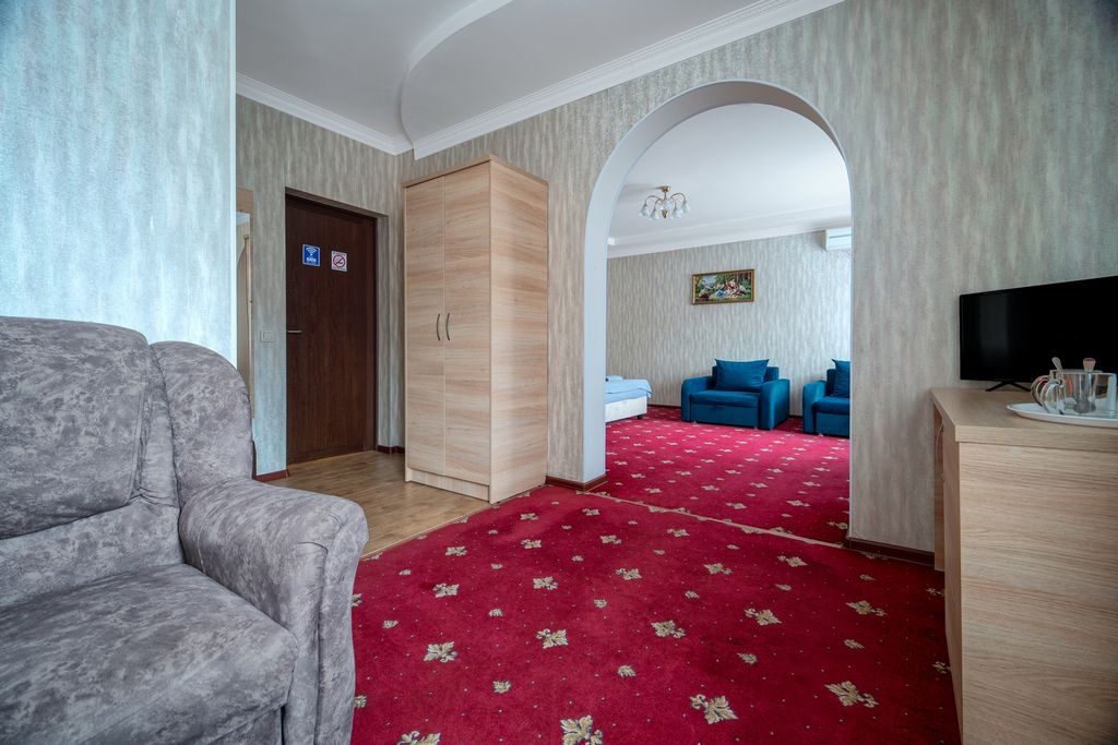 Четырёхместный номер люкс