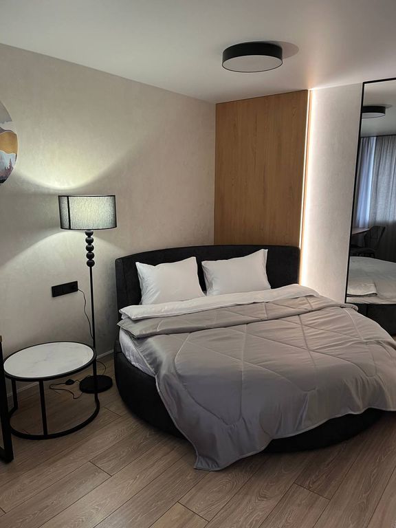 Четырёхместный номер четырехместный номер с круглой кроватью