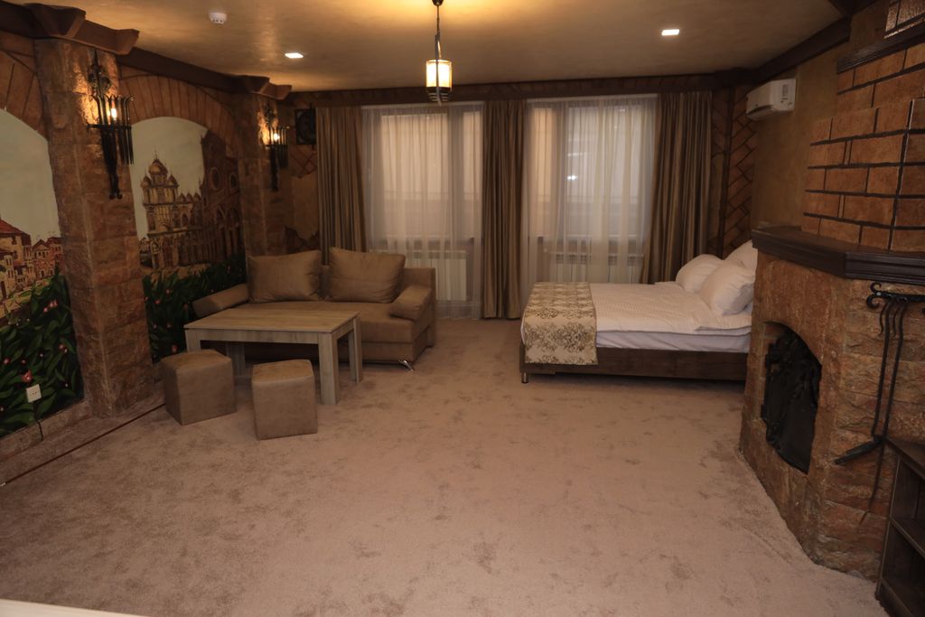 Трёхместный номер улучшенный люкс