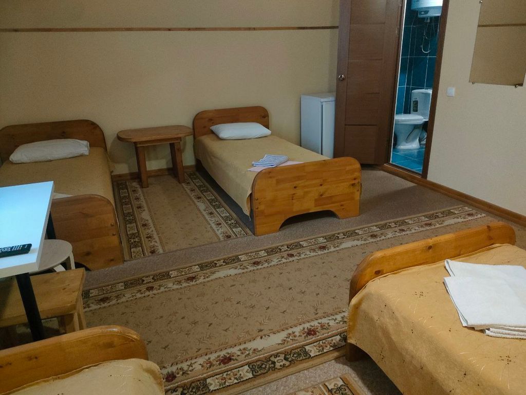 Четырёхместный номер Классический семейный номер (ванная комната в номере, вид на внутренний двор)