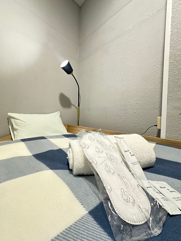 Одноместный номер без окна, удобства на этаже