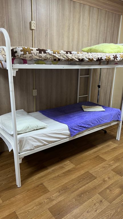 Многоместный мужской номер эконом (душ/туалет общий)