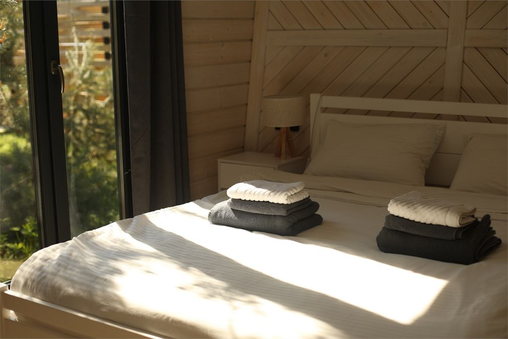 Отдельный дом с гостиной и отдельной спальней