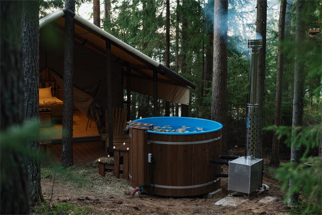 Сафари-тент Лодж Лесной с горячей купелью