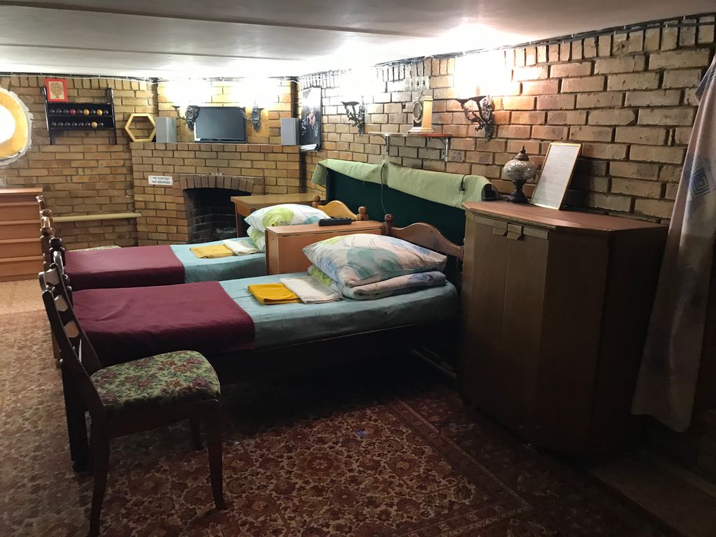 Четырёхместный номер цокольный этаж гостевого дома (без окна)