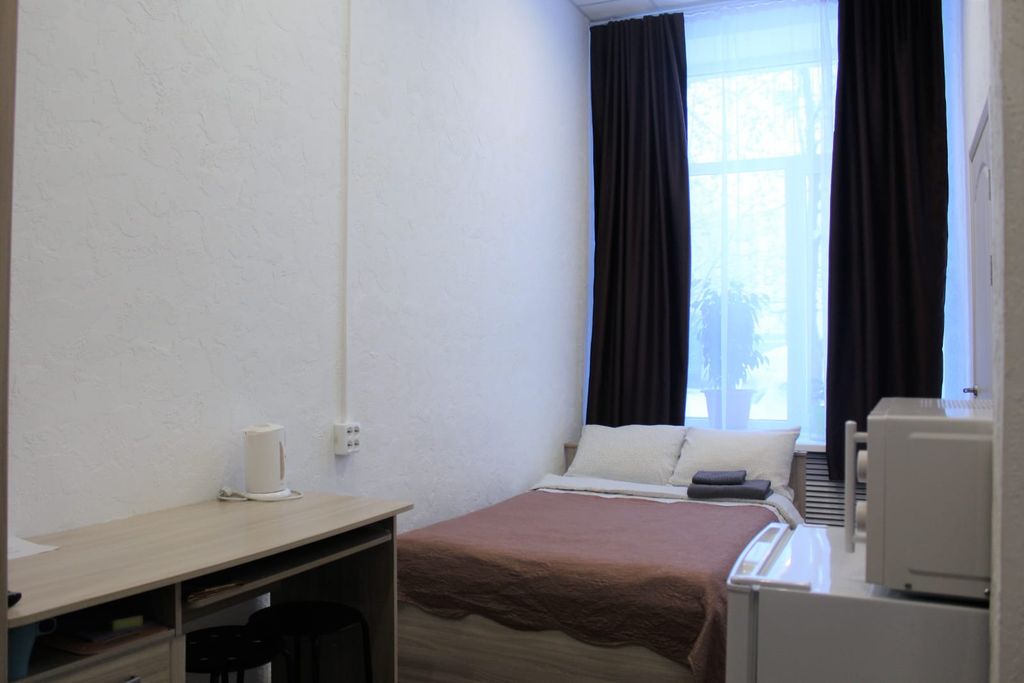 Одноместный номер эконом с душем и туалетом вне номера