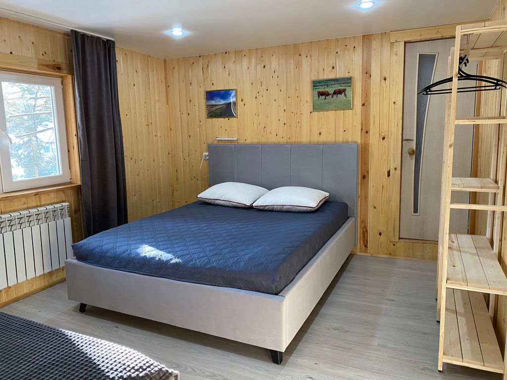 Трёхместный номер с мини-кухней и душем