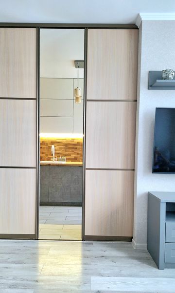 Раздвижные двери между кухней и комнатой