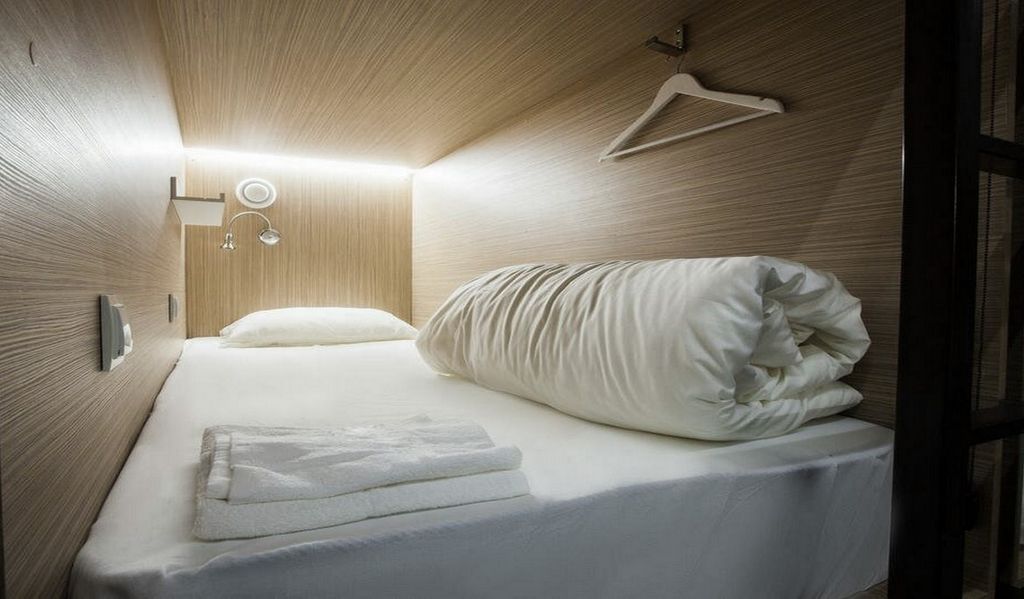 Многоместный мужской номер Капсульный мужской номер на 8 мест