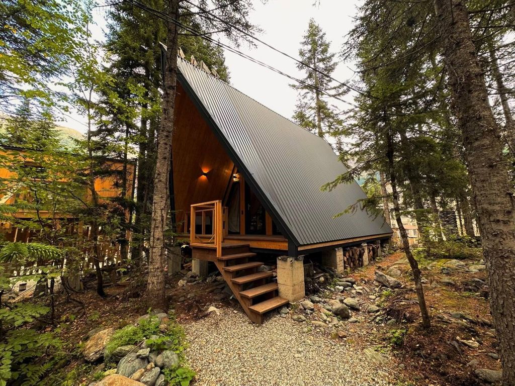 Дом А-Фрейм лесной