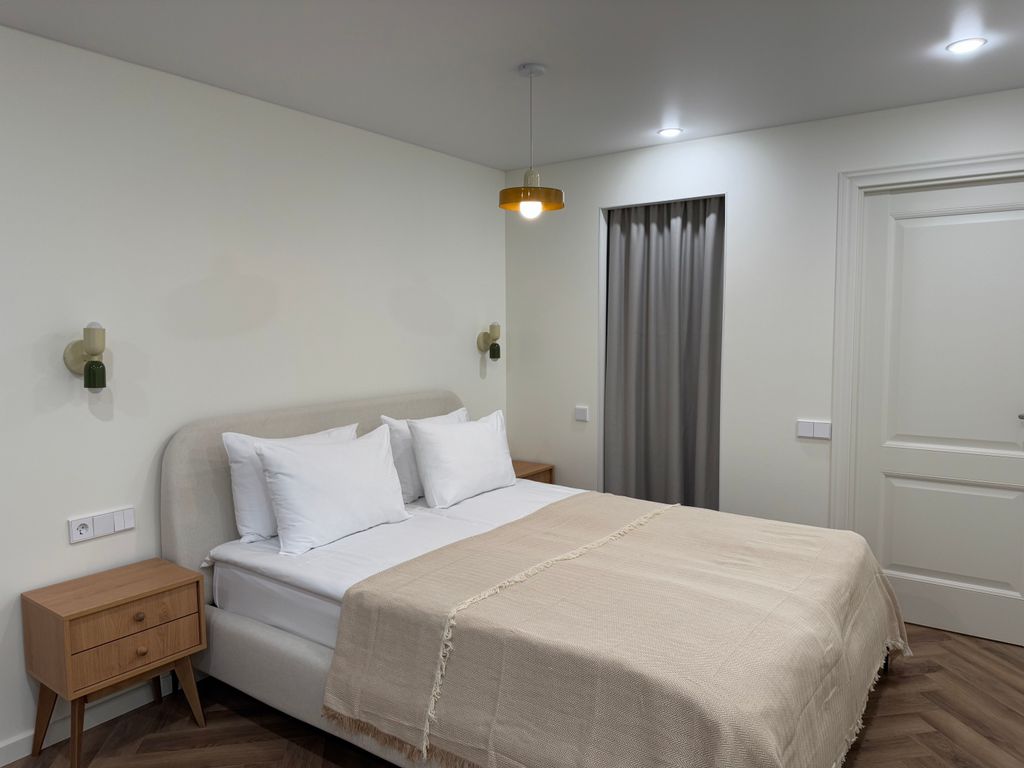 Апартаменты современные улучшенные апартаменты с отдельной кухней-гостиной