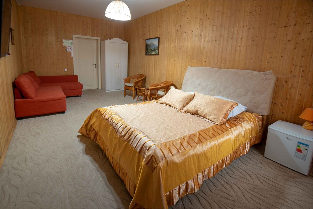 Четырёхместный номер полулюкс