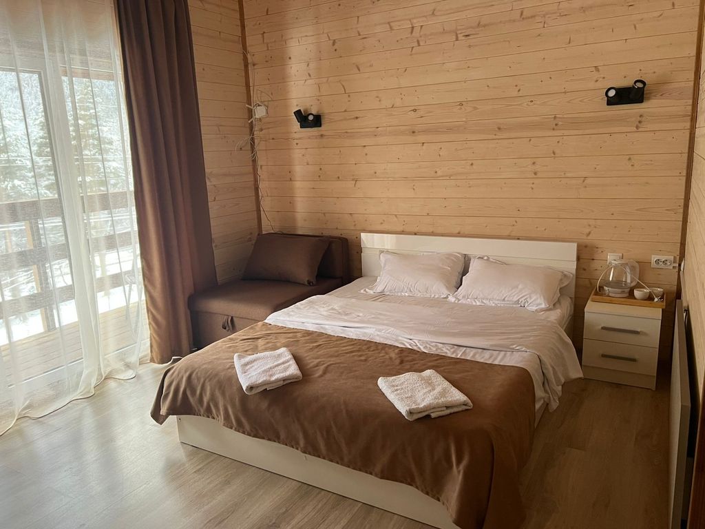 Трёхместный номер Стандарт с видом на горы