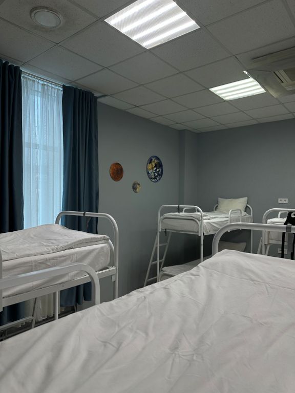 Многоместный мужской номер эконом (душ/туалет общий)