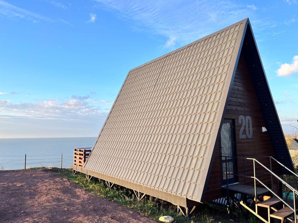 Дом А-фрейм с видом на море