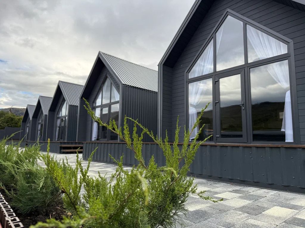 Дом с бассейном у базы рафтинга