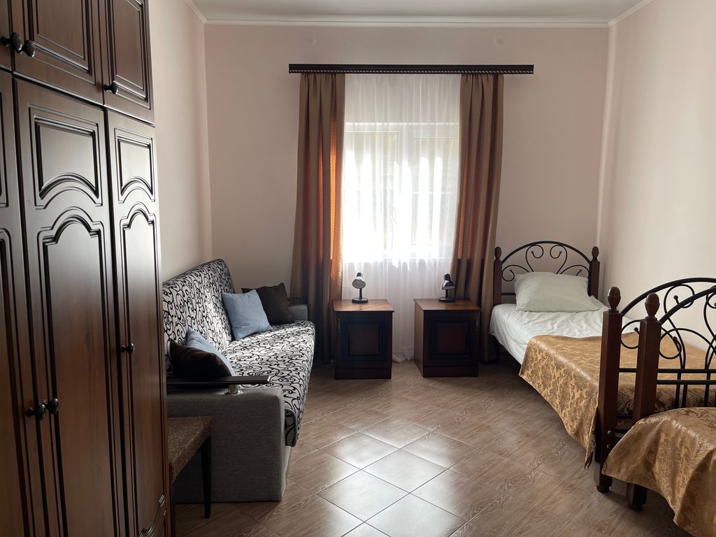 Четырёхместный номер стандарт с видом на горы