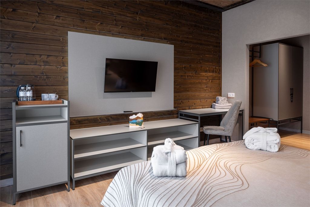 Двухместный номер с 1 кроватью Superior Room с выходом на бассейн