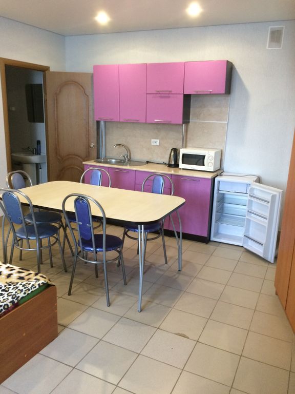 Многоместный смешанный номер с 5-ю односпальными кроватями №13