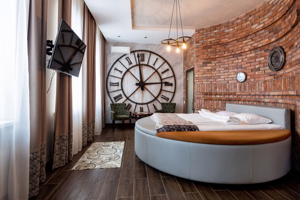 Двухместный номер с 1 кроватью часы