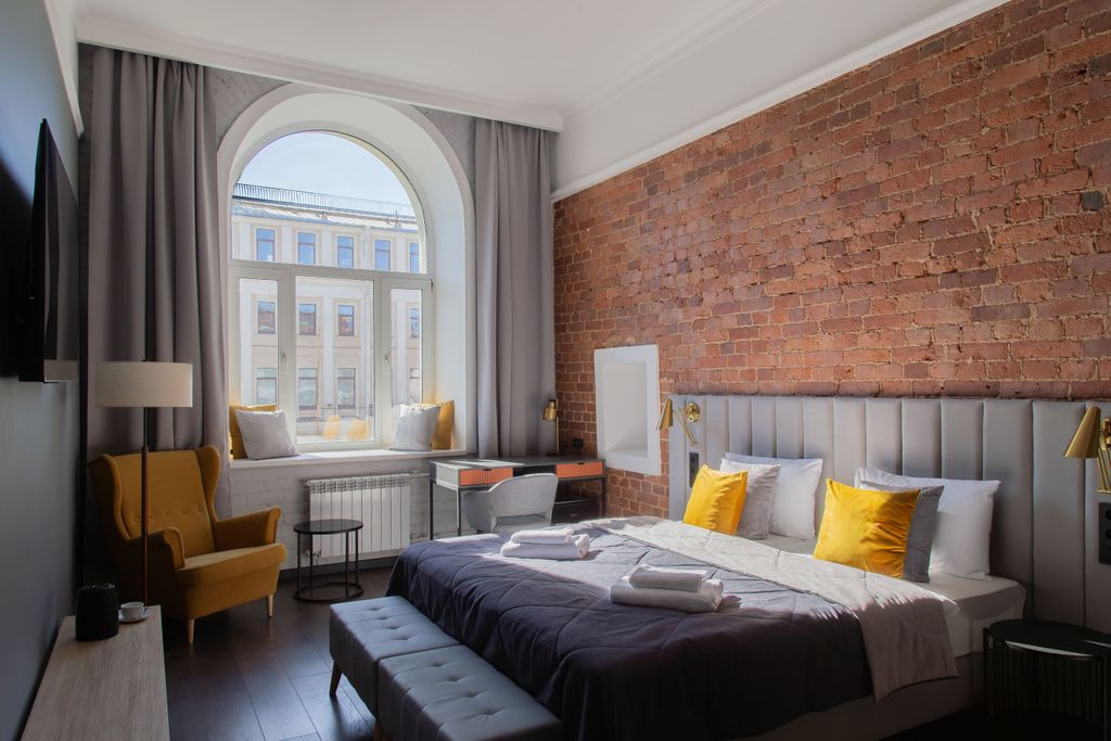 Двухместный номер с 1 кроватью Люкс с видом  на Невский проспект, 3-й этаж