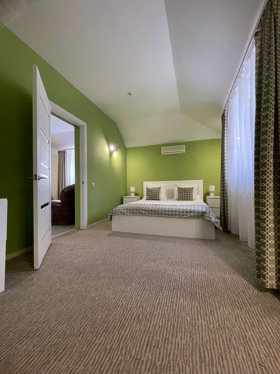 Трёхместный номер люкс