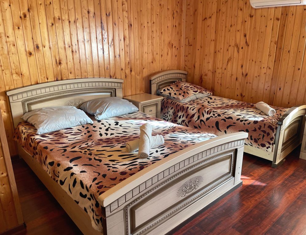 Четырёхместный номер улучшенный с видом на горы