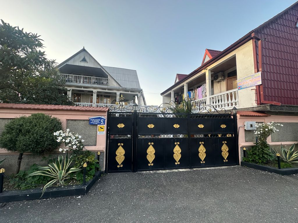 Трёхместный номер с собственным санузлом