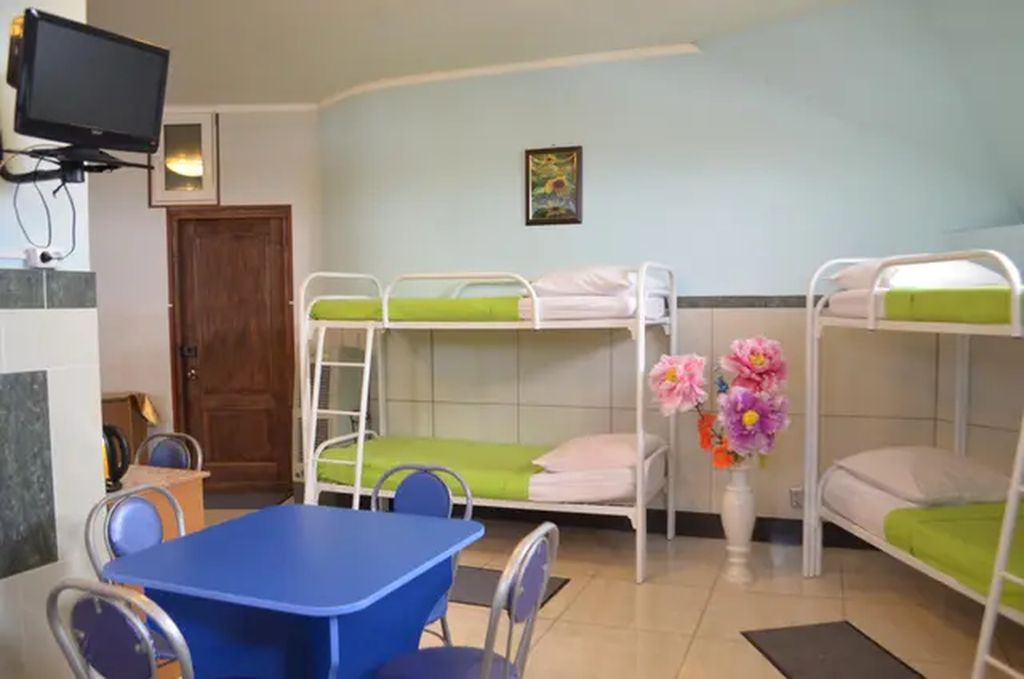 Многоместный смешанный номер койко место в 14 местном номере