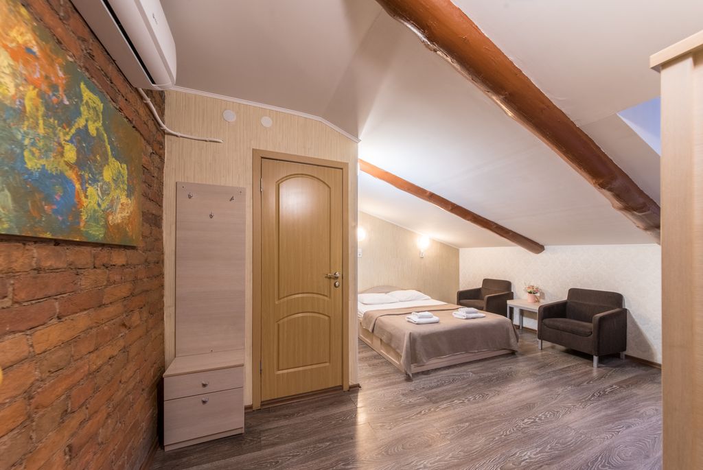 Двухместный номер с 1 кроватью мансардный стандарт