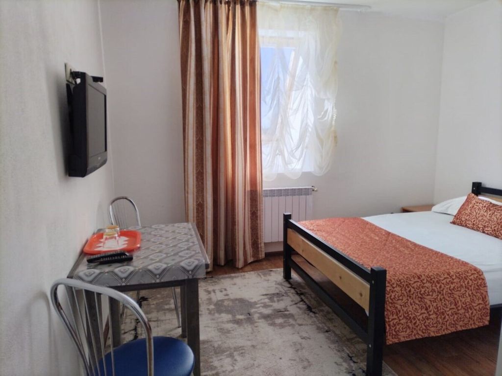 Двухместный номер с 1 кроватью бюджетный с небольшой двуспальной кроватью