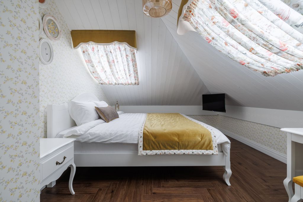 Двухместный номер с 1 кроватью Стандарт мансардный dbl  «Вальс цветов»