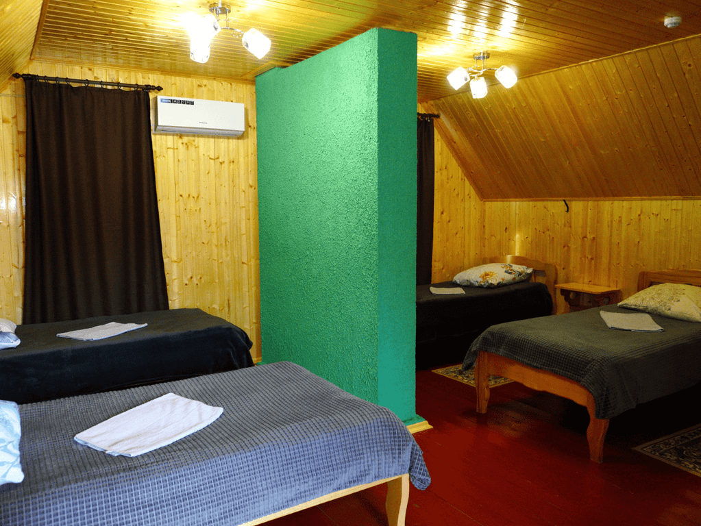 Четырёхместный номер стандарт с видом на горы