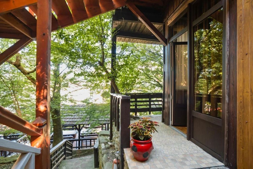 Дом коттедж с кухней